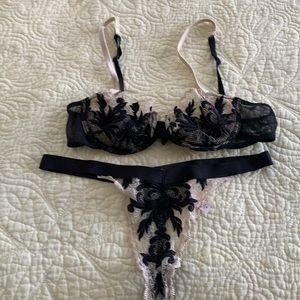 Vintage black & ivory lace bra set